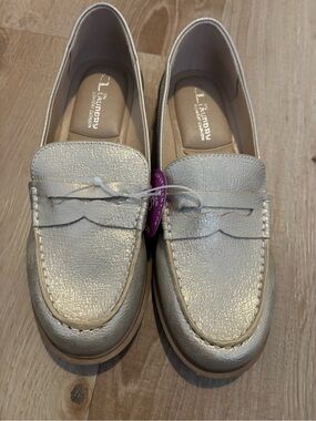 CL by Laundry Cream Goldtone Loafers with Tan Sole